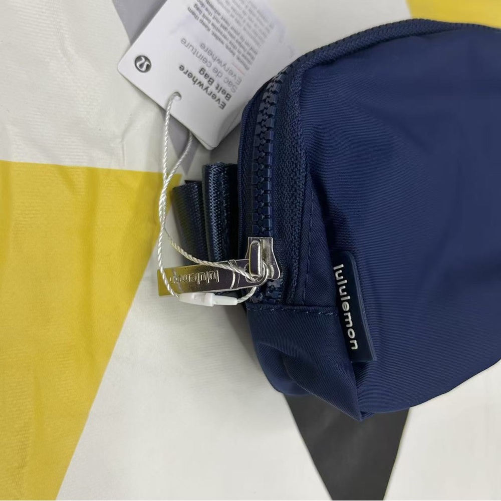NWT Lululemon Everywhere Belt Bag 1L - Picture 6 of 7